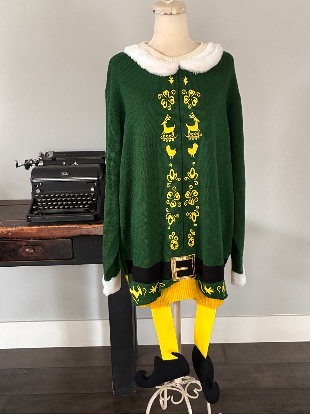 Buddy the Elf Costume Sweater w/ Faux Fur Trim & Curly Elf Shoes - Size Large/XL